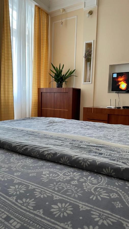 Babylon Apartments On Petliury Street Rivne Bagian luar foto
